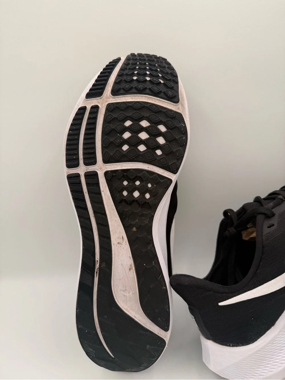 Nike Air Zoom Pegasus 39 Men’s Size 9 Black White Running Shoes DM0164-001